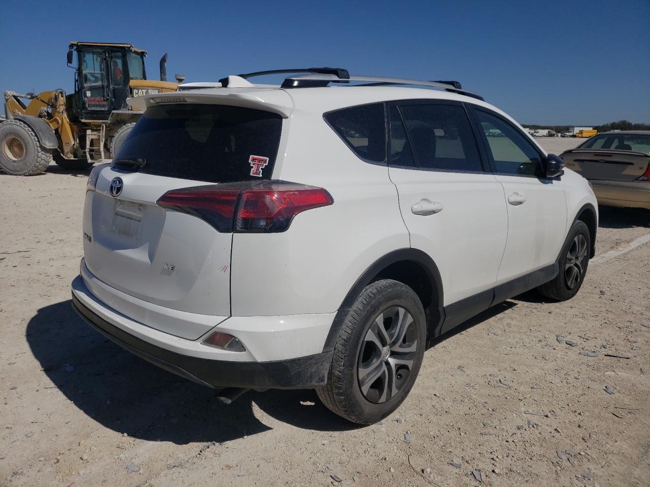 Photo 4 from auction – 2016 TOYOTA RAV4 LE with VIN JTMZFREV0GD091515