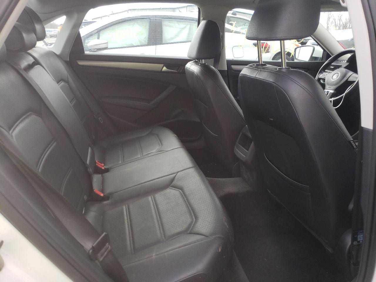 Photo 6 from auction – 2015 VOLKSWAGEN PASSAT S with VIN 1VWAT7A30FC081471