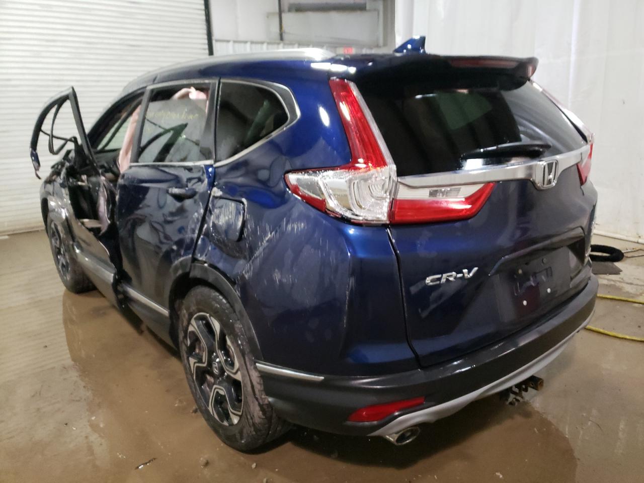Photo 3 from auction – 2017 HONDA CR-V TOURI with VIN 2HKRW2H97HH620704