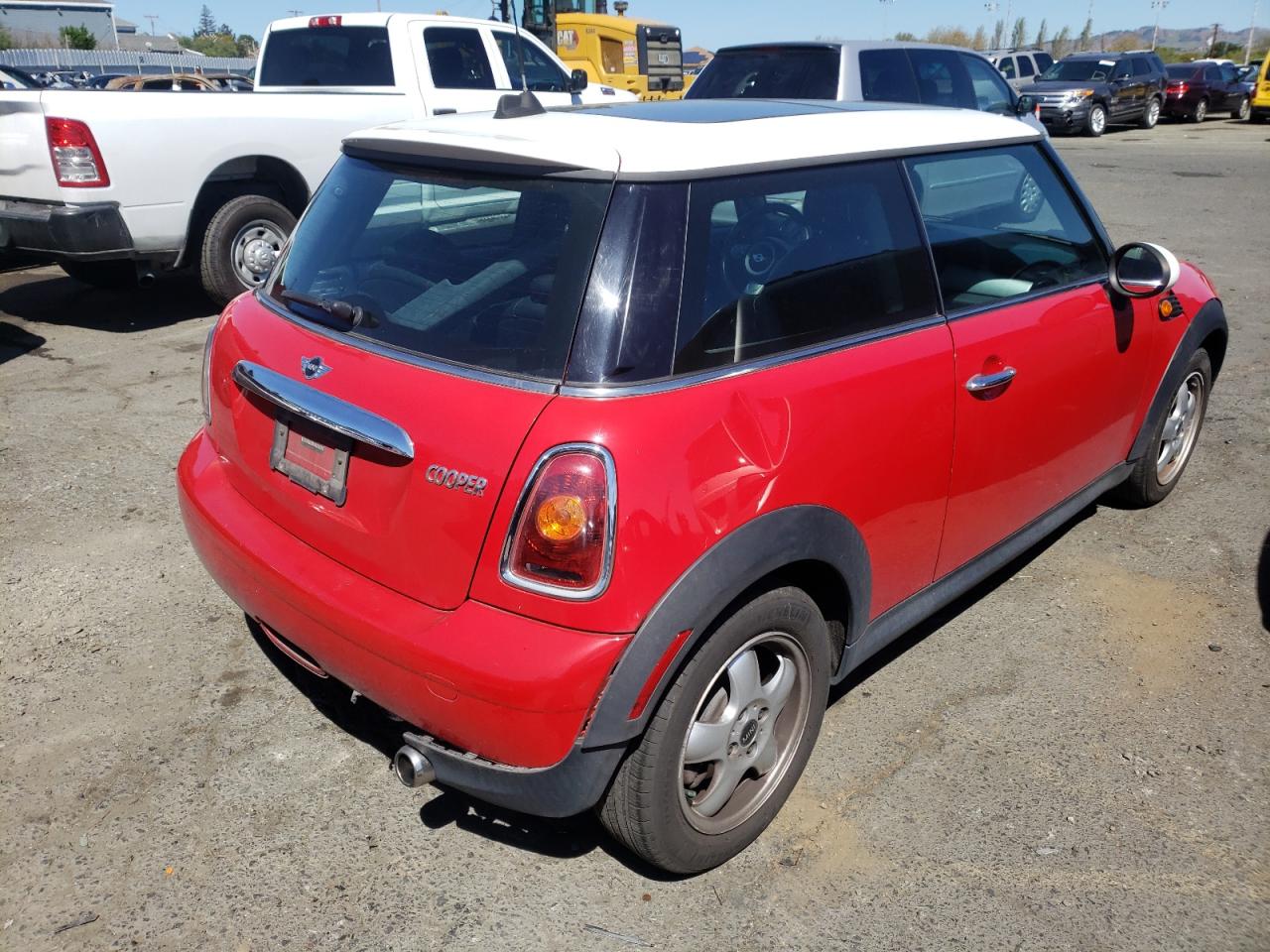 Photo 4 from auction – 2007 MINI COOPER with VIN WMWMF33527TL68162
