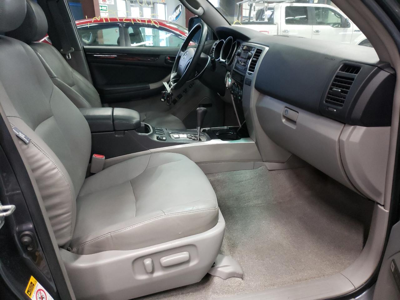 Photo 5 from auction – 2006 TOYOTA 4RUNNER LI with VIN JTEBT17R868035286