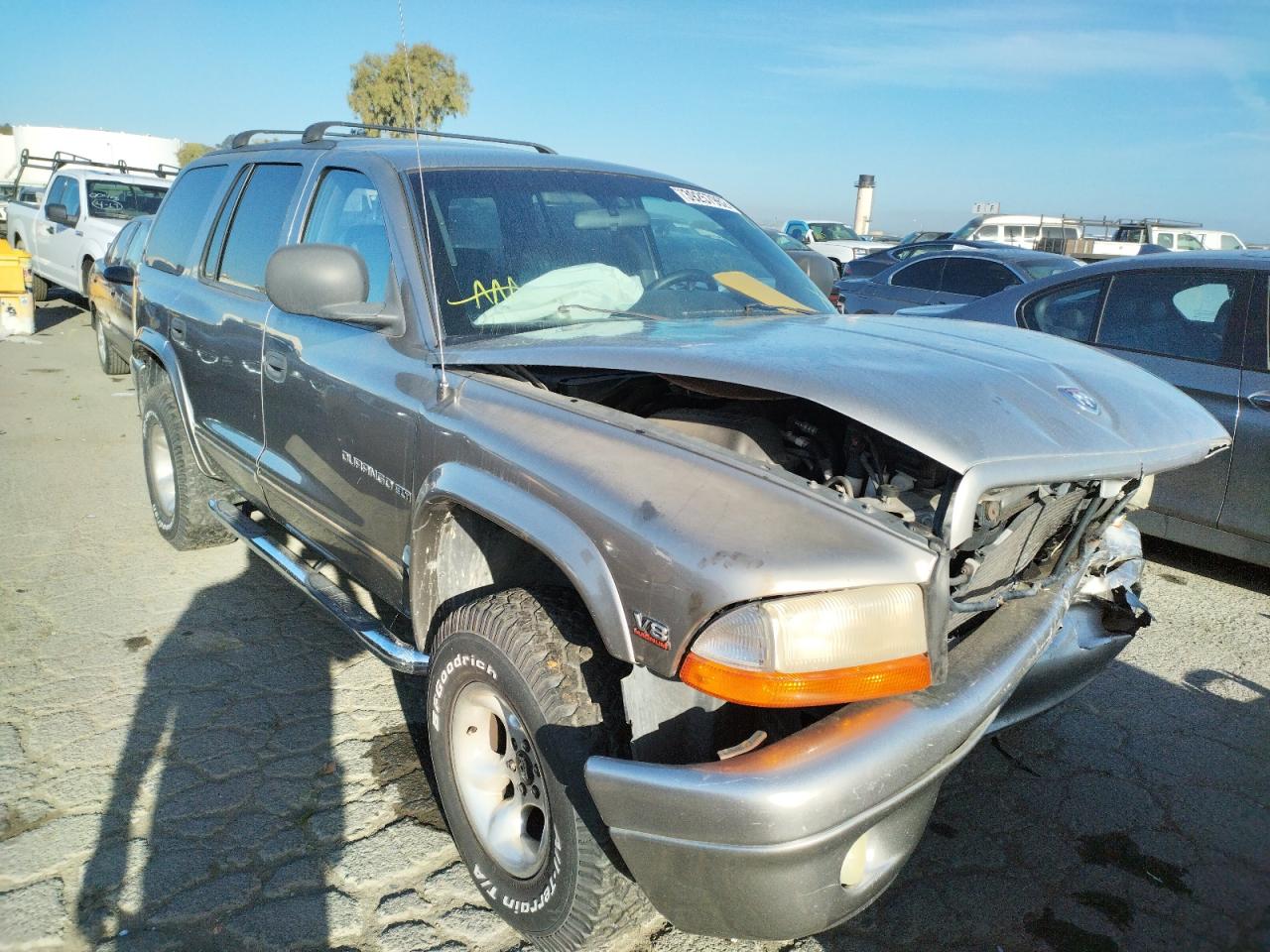 DODGE DURANGO 2000 with VIN 1B4HS28N5YF140575 - Photo from auction