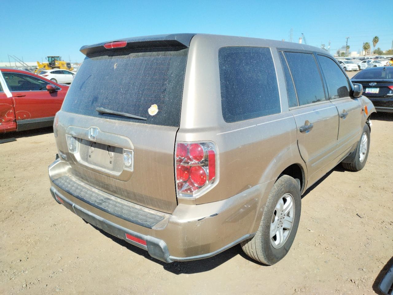 Photo 4 from auction – 2006 HONDA PILOT LX with VIN 5FNYF28106B022004