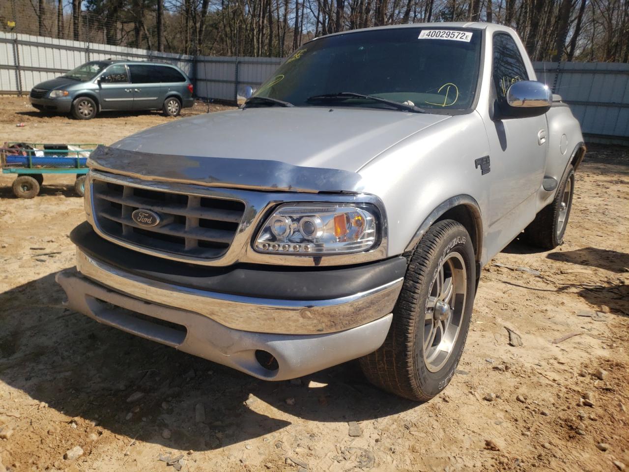 Photo 2 from auction – 2000 FORD F150 with VIN 1FTRF07L4YKA25697