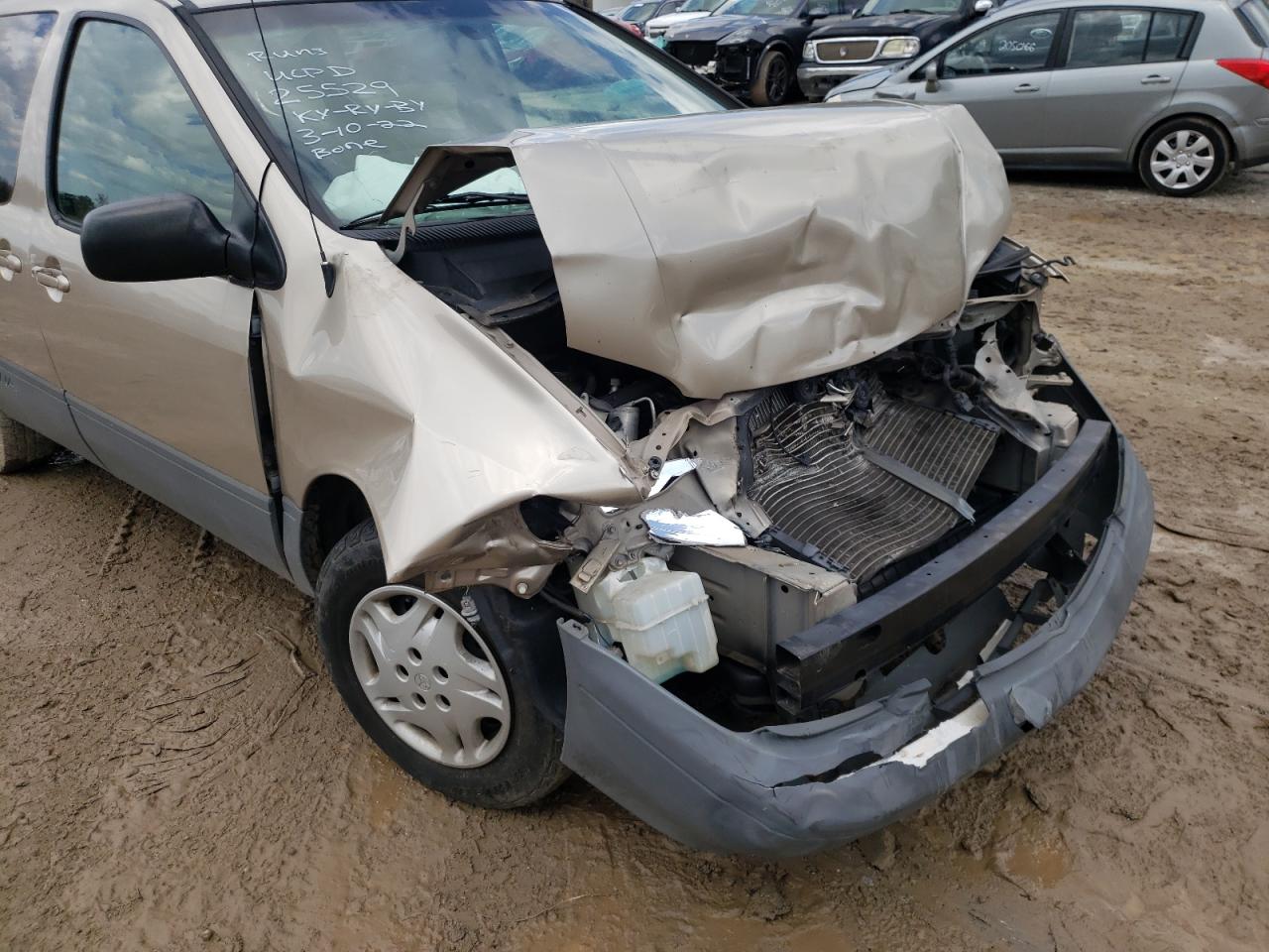 Photo 9 from auction – 2003 TOYOTA SIENNA CE with VIN 4T3ZF19C13U553006