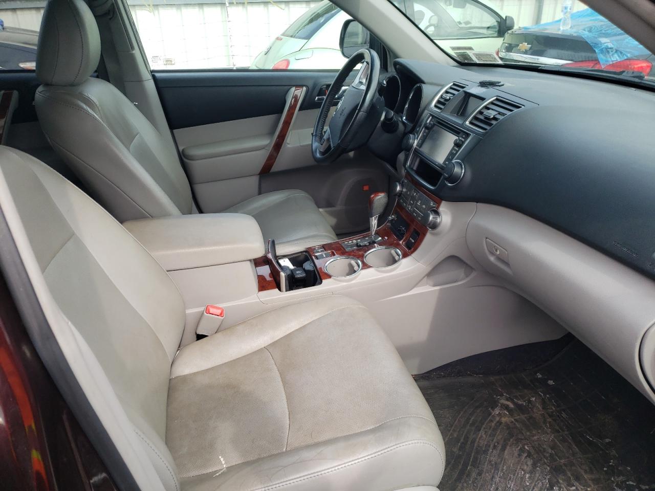 Photo 5 from auction – 2013 TOYOTA HIGHLANDER with VIN 5TDDK3EH3DS182436