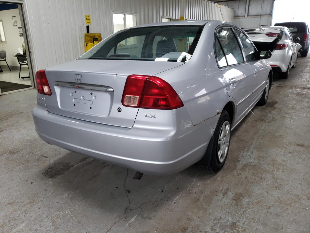 Photo 4 from auction – 2002 HONDA CIVIC LX with VIN 1HGES16512L044830