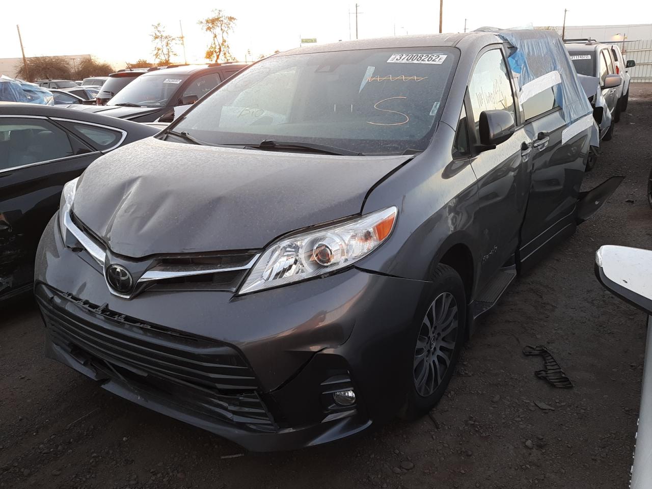 Photo 2 from auction – 2018 TOYOTA SIENNA XLE with VIN 5TDYZ3DC4JS965408