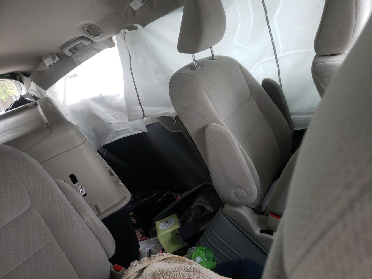 Photo 6 from auction – 2016 TOYOTA SIENNA LE with VIN 5TDJK3DC6GS142719