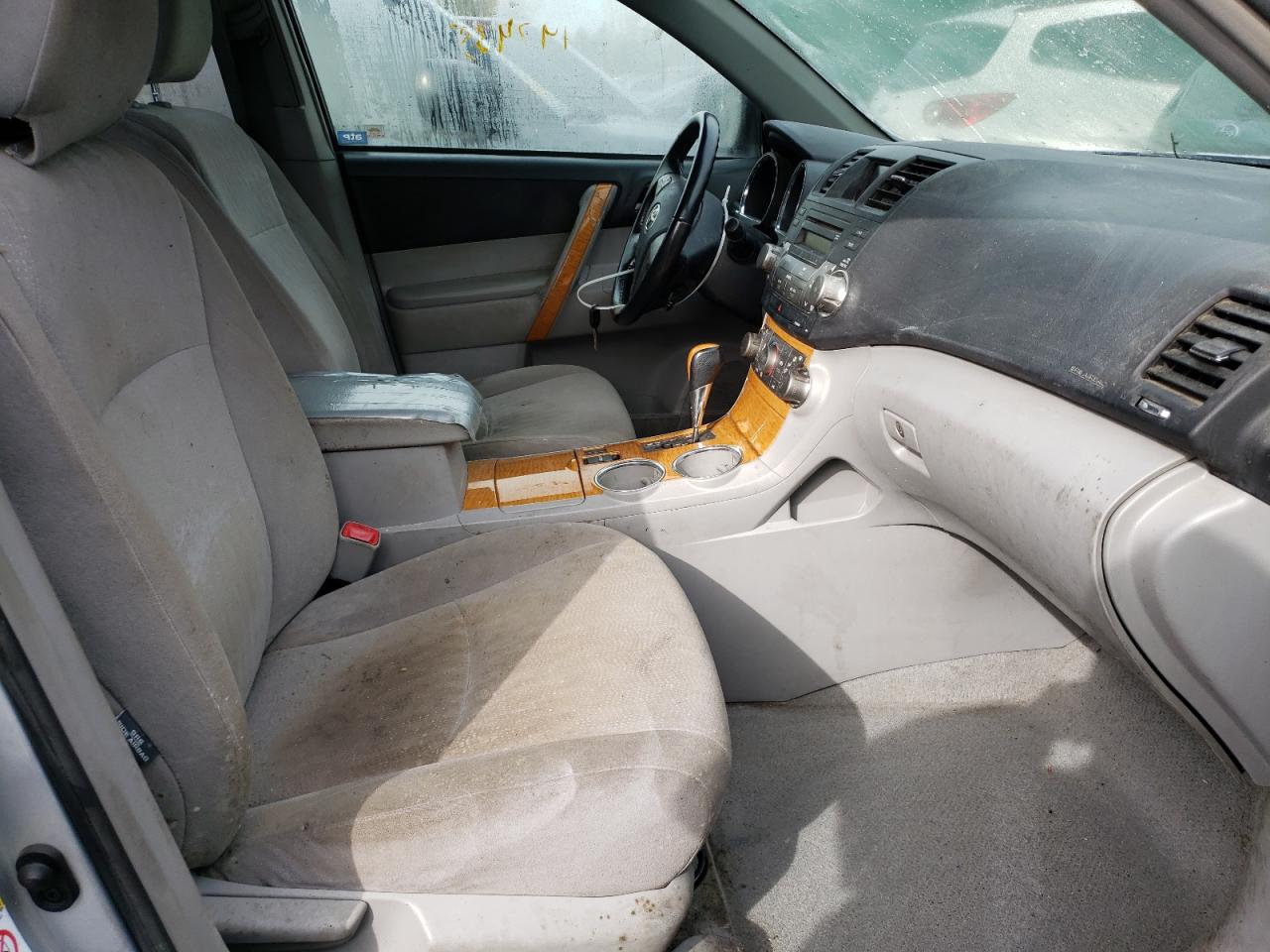 Photo 5 from auction – 2010 TOYOTA HIGHLANDER with VIN JTEBW3EHXA2040675