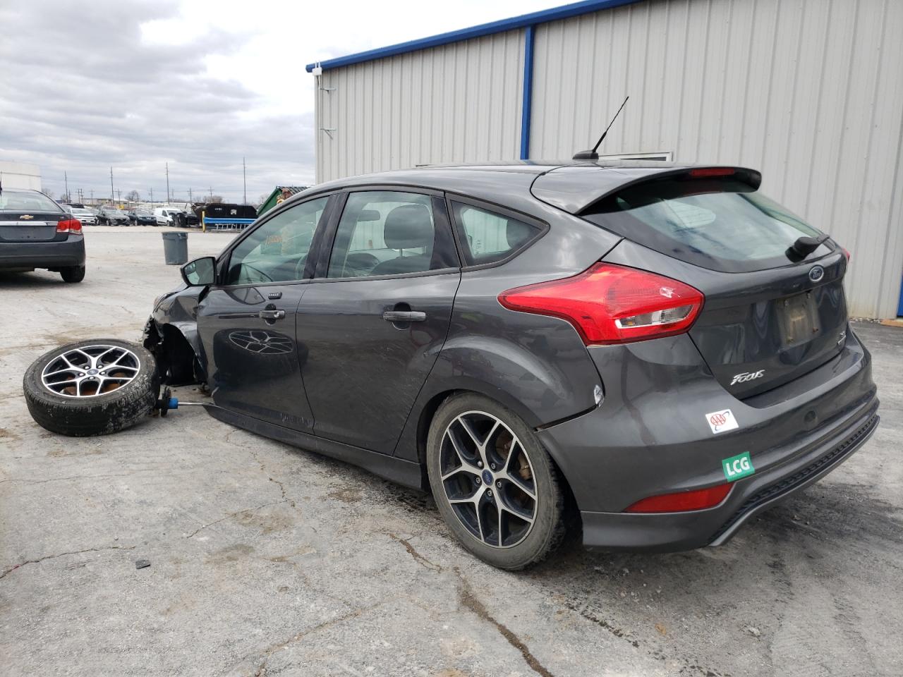Photo 3 from auction – 2016 FORD FOCUS SE with VIN 1FADP3K21GL398721
