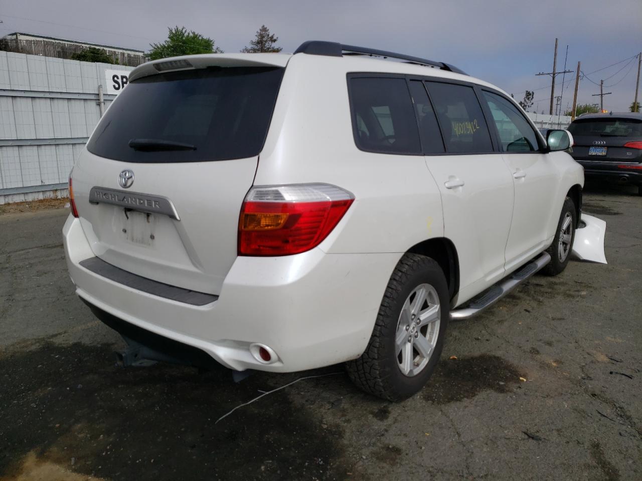 Photo 4 from auction – 2010 TOYOTA HIGHLANDER with VIN 5TDZK3EH1AS019379