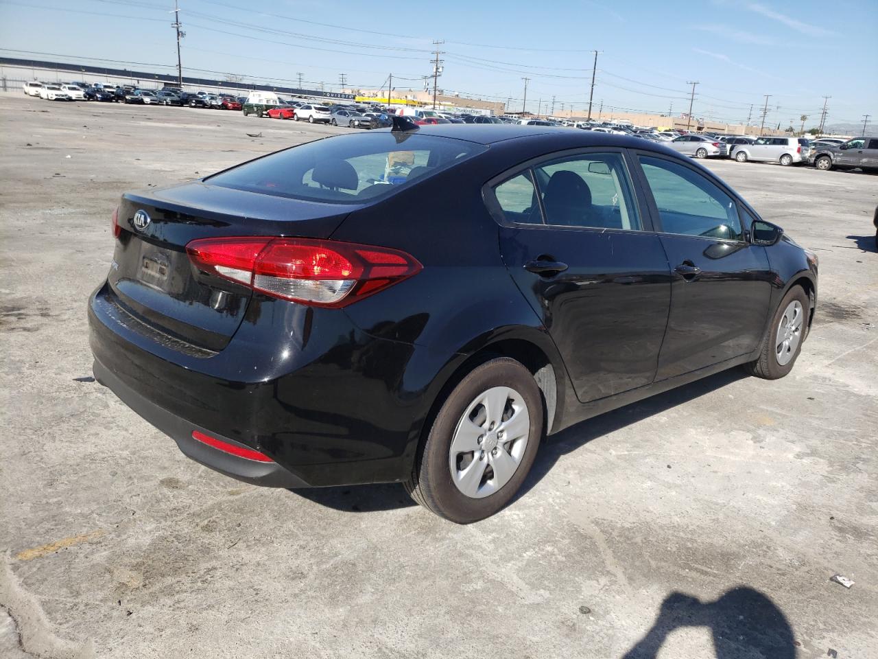 Photo 4 from auction – 2017 KIA FORTE LX with VIN 3KPFK4A78HE065284