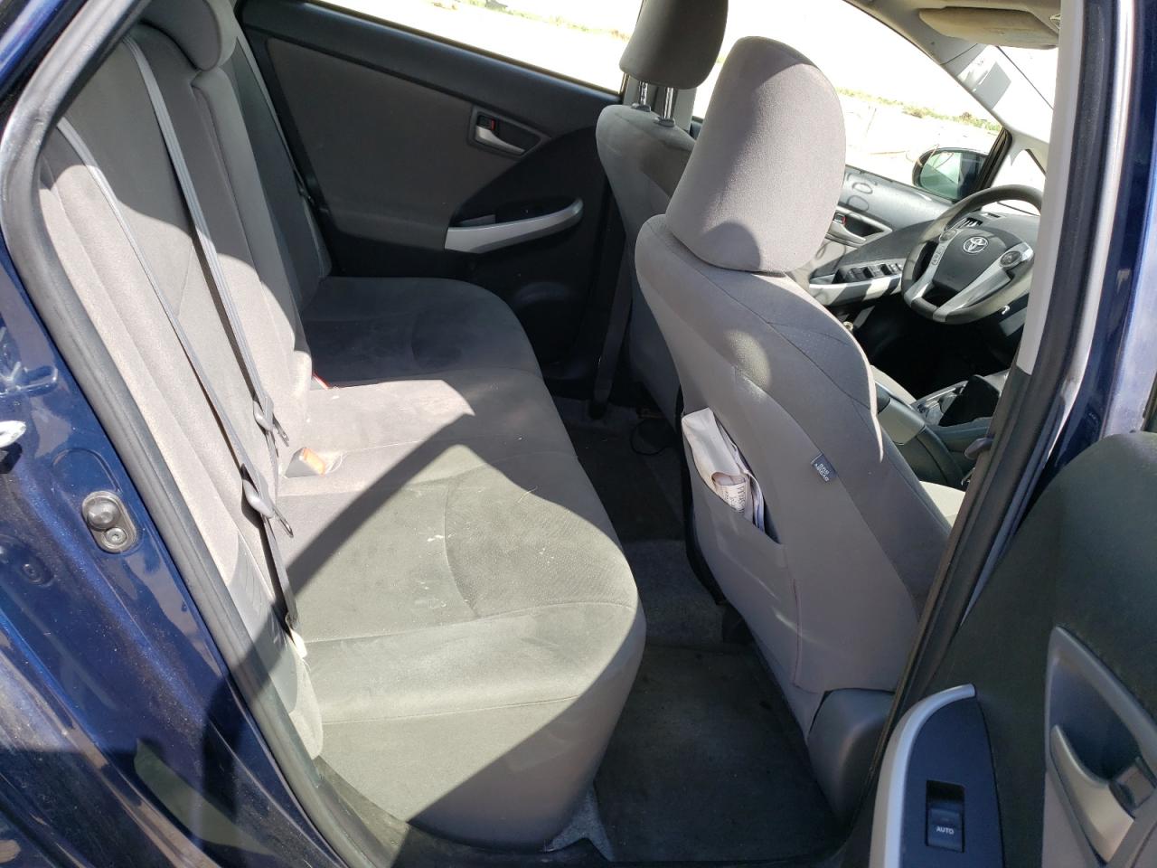 Photo 6 from auction – 2013 TOYOTA PRIUS with VIN JTDKN3DU4D1661068