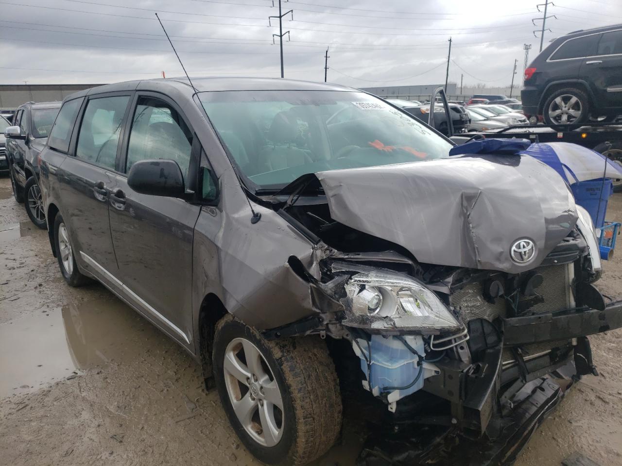 TOYOTA SIENNA 2014 с VIN 5TDZK3DC9ES435305 - Фото с аукциона
