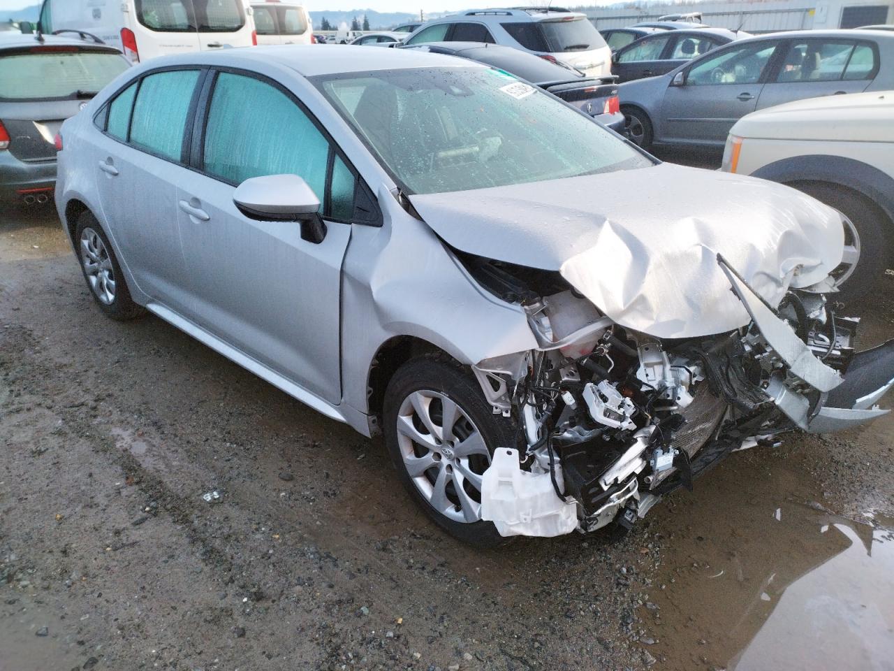 TOYOTA COROLLA LE 2020 with VIN 5YFEPRAE5LP121665 - Photo from auction