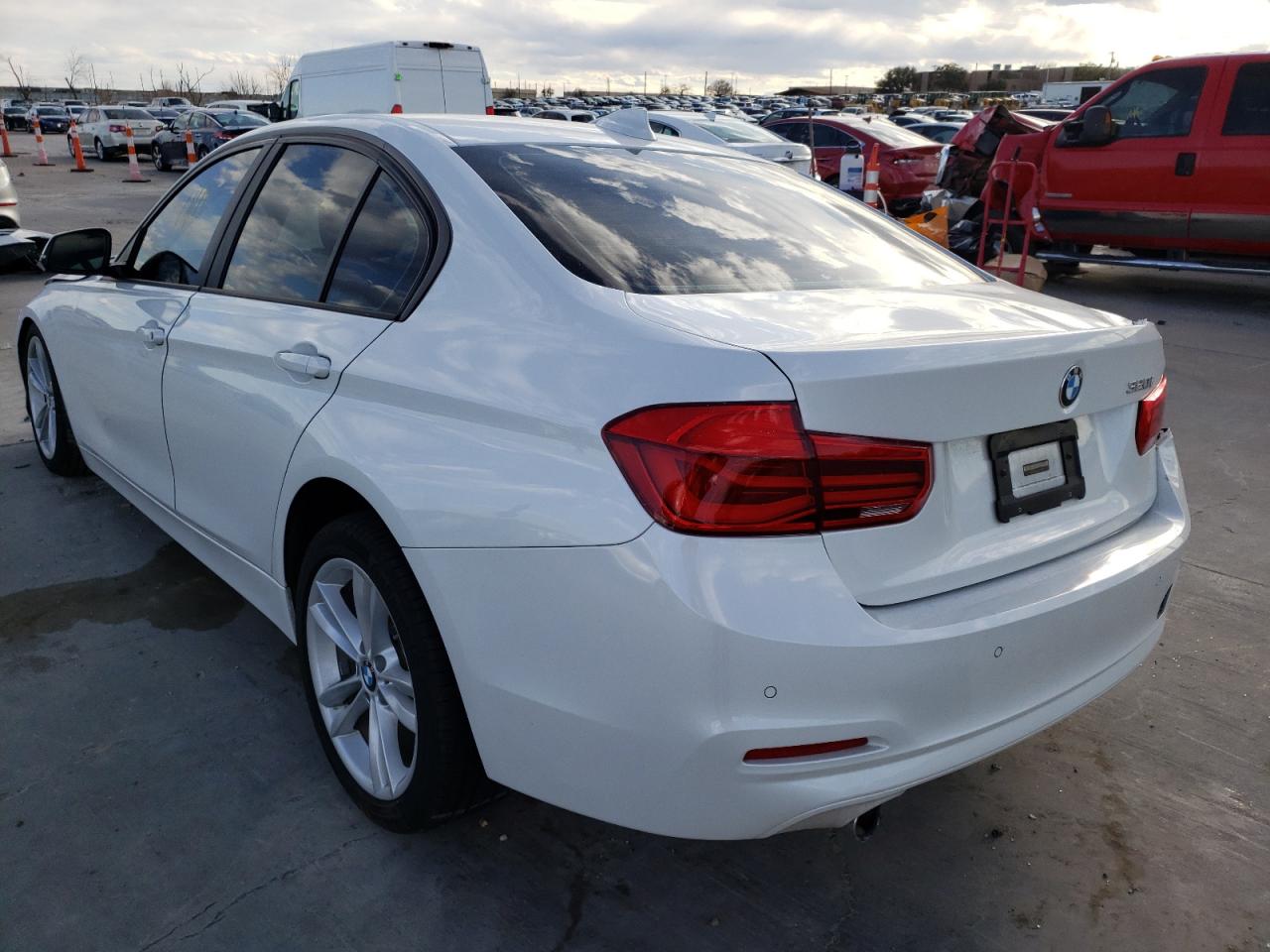 Photo 3 from auction – 2018 BMW 320 I with VIN WBA8E1G55JNU92523