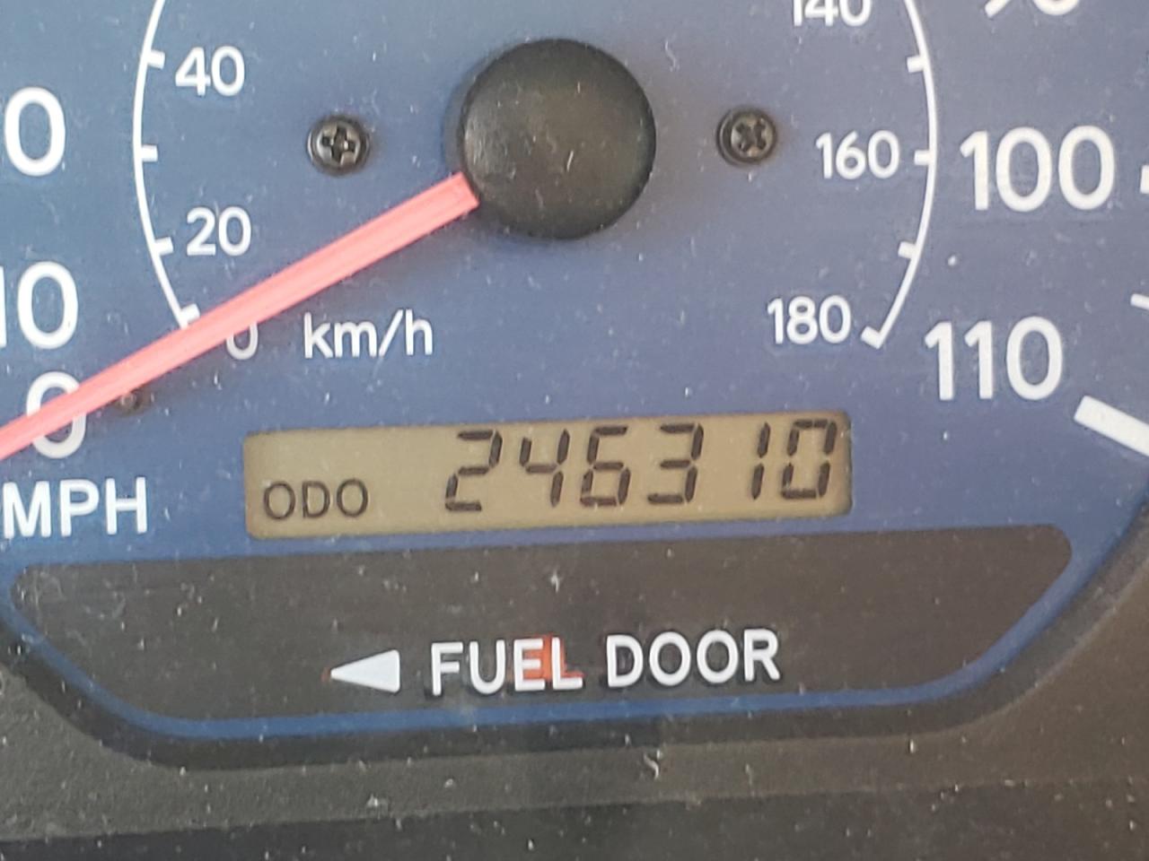 Photo 8 from auction – 2002 TOYOTA SIENNA LE with VIN 4T3ZF13C72U470655