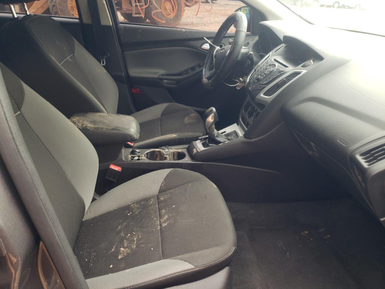 Photo 5 from auction – 2014 FORD FOCUS SE with VIN 1FADP3F27EL171444
