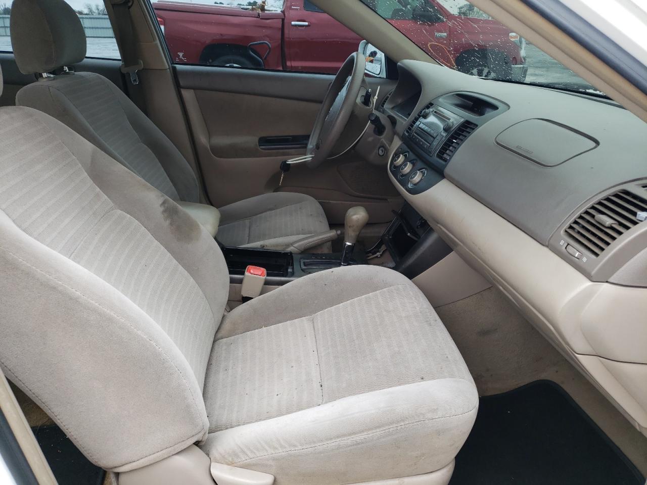 Photo 5 from auction – 2005 TOYOTA CAMRY LE with VIN 4T1BE32K55U595630