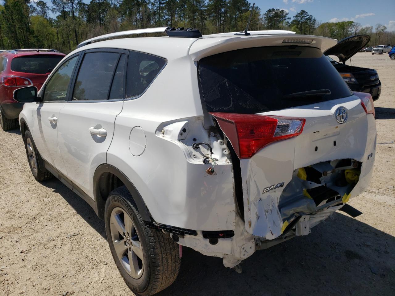 Photo 3 from auction – 2015 TOYOTA RAV4 XLE with VIN JTMWFREV9FD078473
