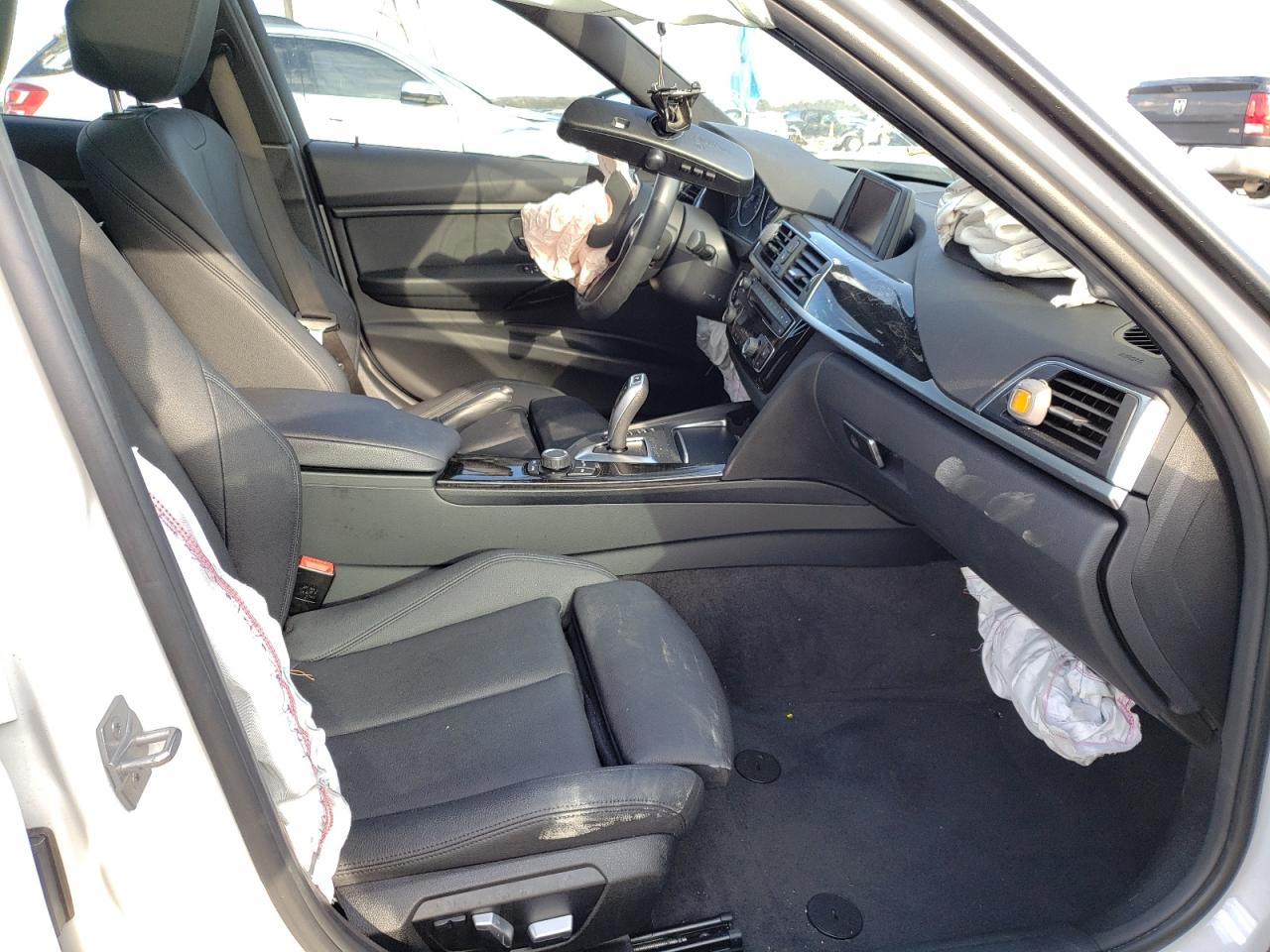 Photo 5 from auction – 2018 BMW 320 I with VIN WBA8E1G55JNU92523