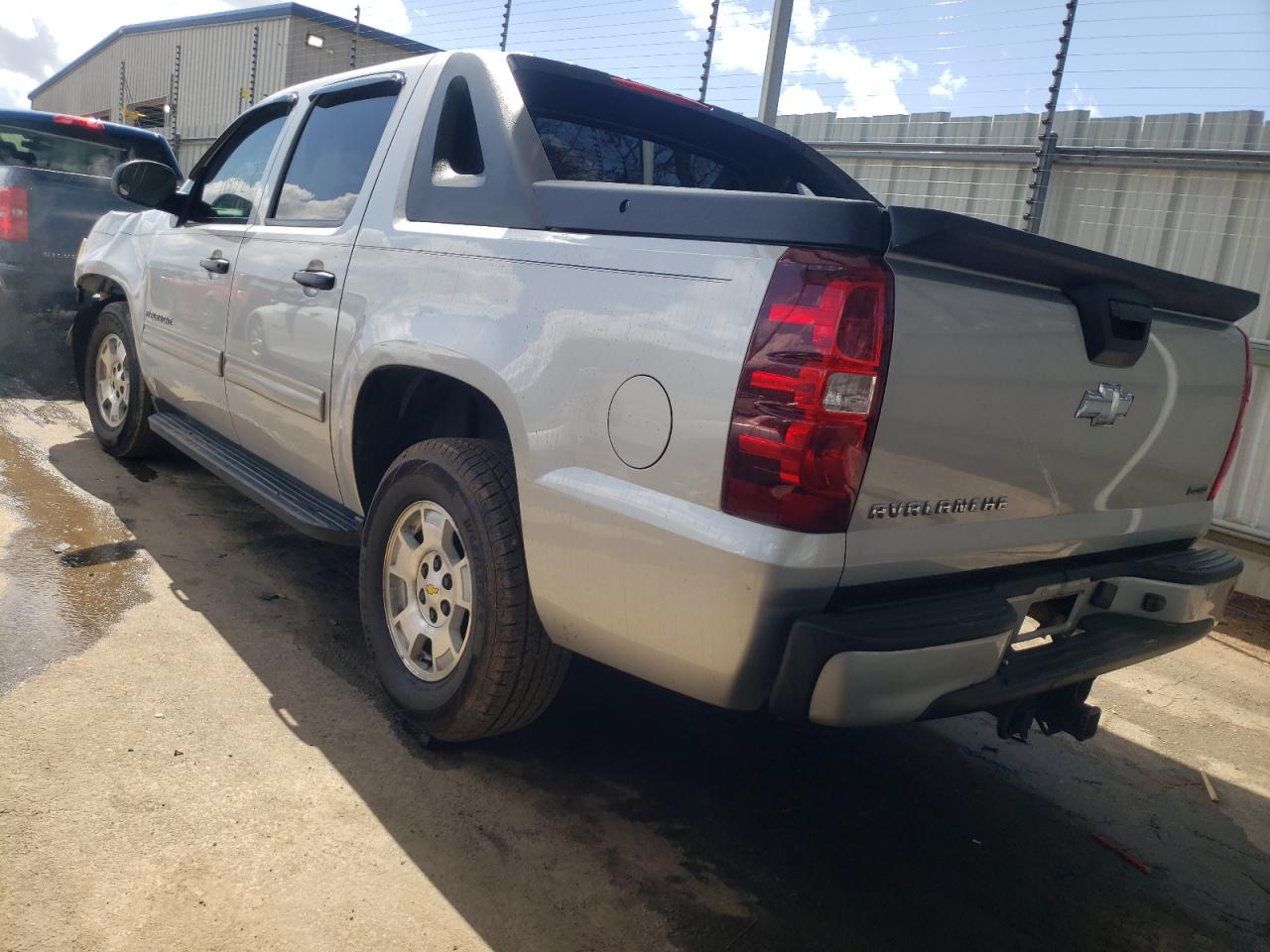 Photo 3 from auction – 2010 CHEVROLET AVALANCHE with VIN 3GNNCEE08AG162918