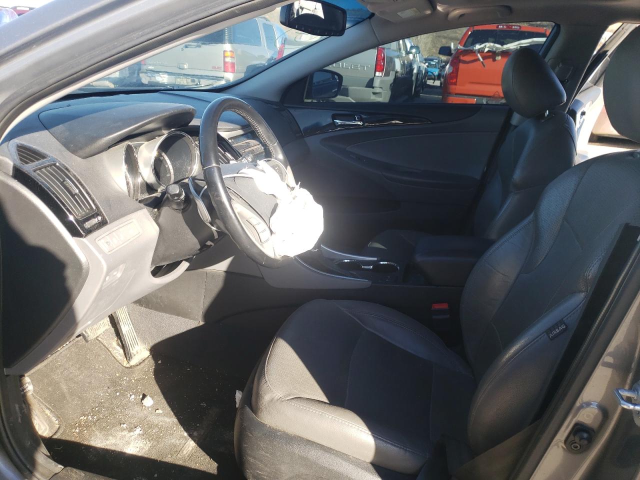 Photo 5 from auction – 2014 HYUNDAI SONATA SE with VIN 5NPEC4AB6EH826947