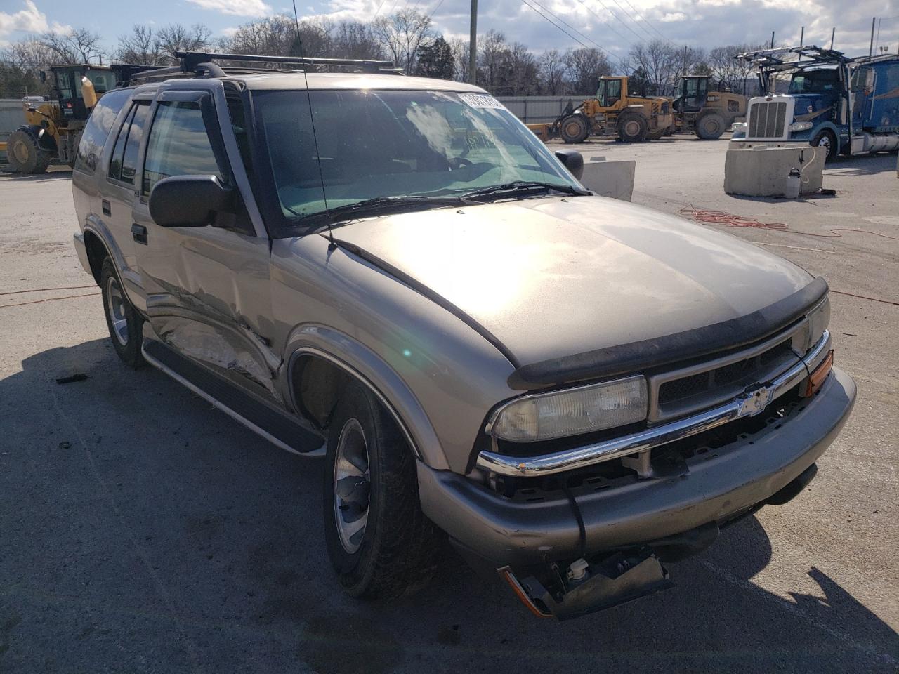 CHEVROLET BLAZER 2002 with VIN 1GNCS13W32K104235 - Photo from auction