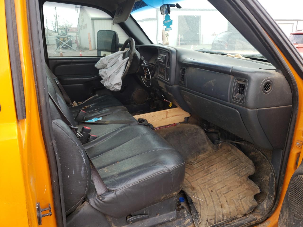 Photo 5 from auction – 2001 GMC SIERRA C25 with VIN 1GTHC24111E298832