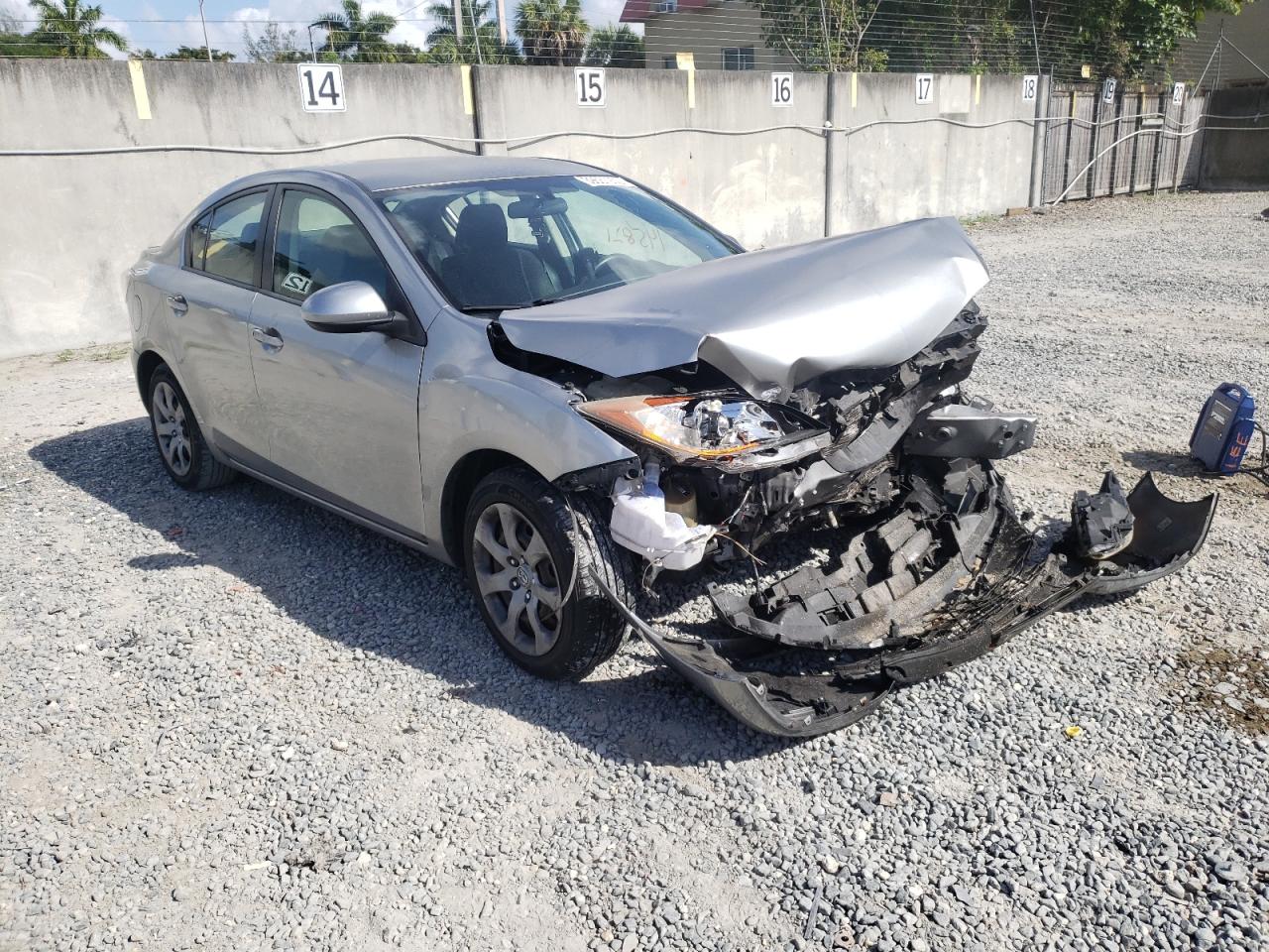 MAZDA 3 I 2010 with VIN JM1BL1SF2A1251878 - Photo from auction