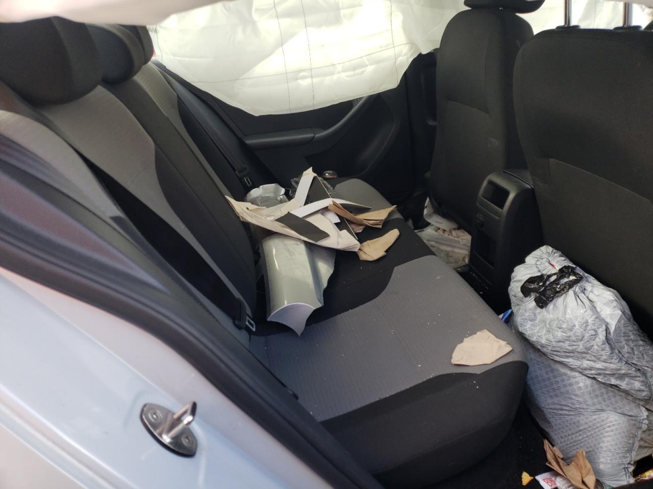 Photo 6 from auction – 2017 VOLKSWAGEN JETTA S with VIN 3VW2B7AJ6HM393446