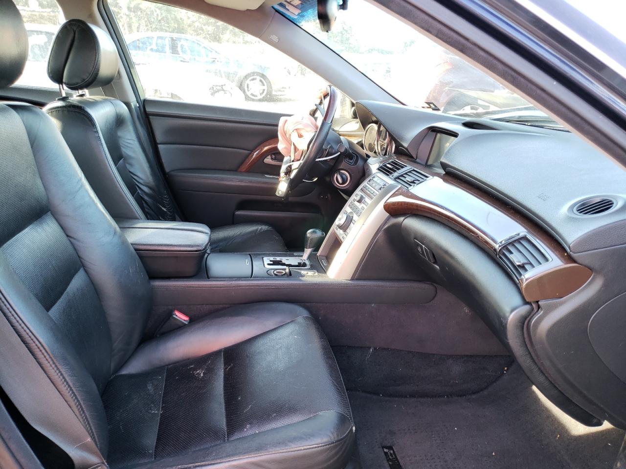 Photo 5 from auction – 2006 ACURA RL with VIN JH4KB16526C000325