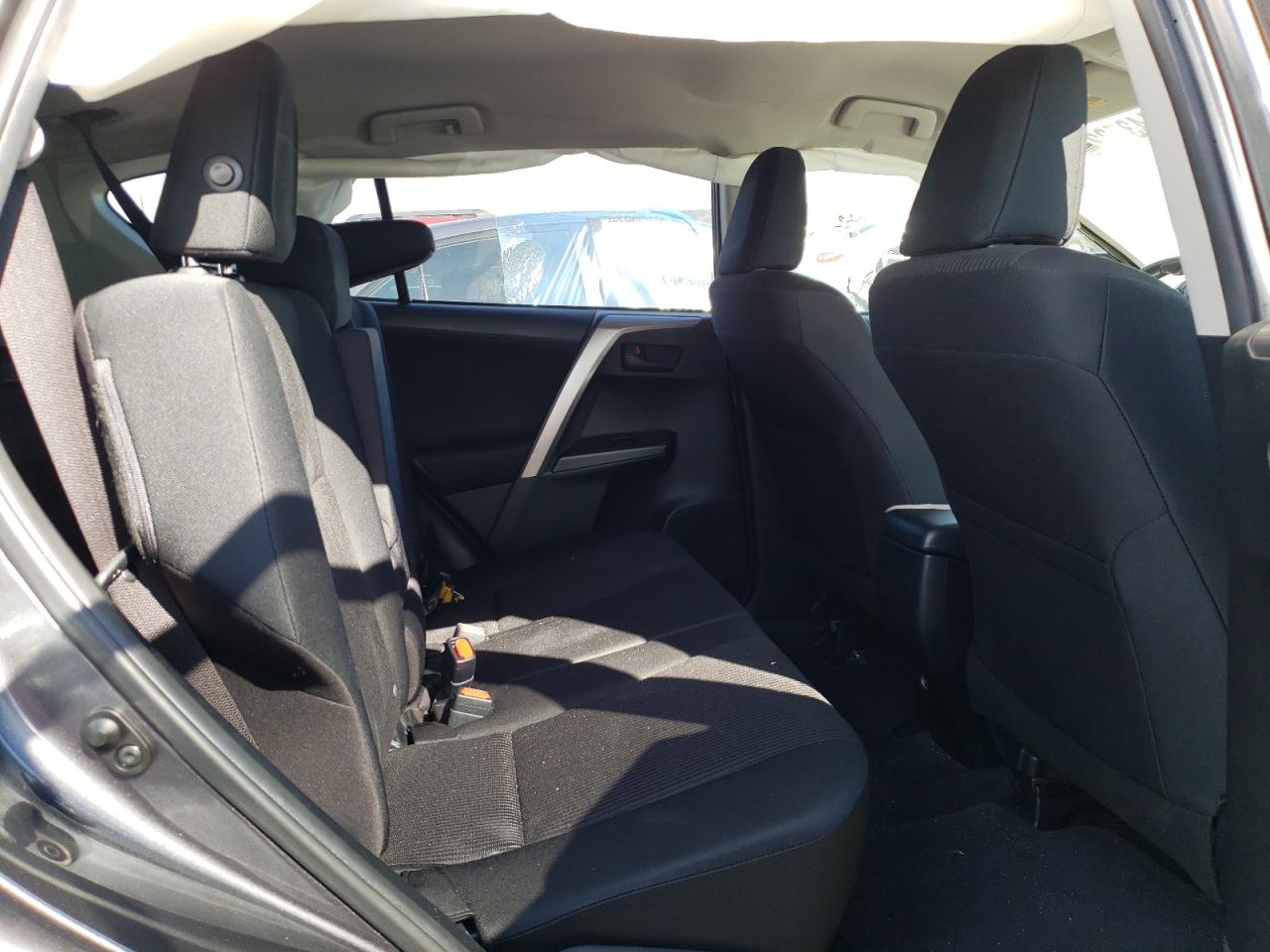 Photo 6 from auction – 2017 TOYOTA RAV4 LE with VIN JTMBFREV6HJ712583