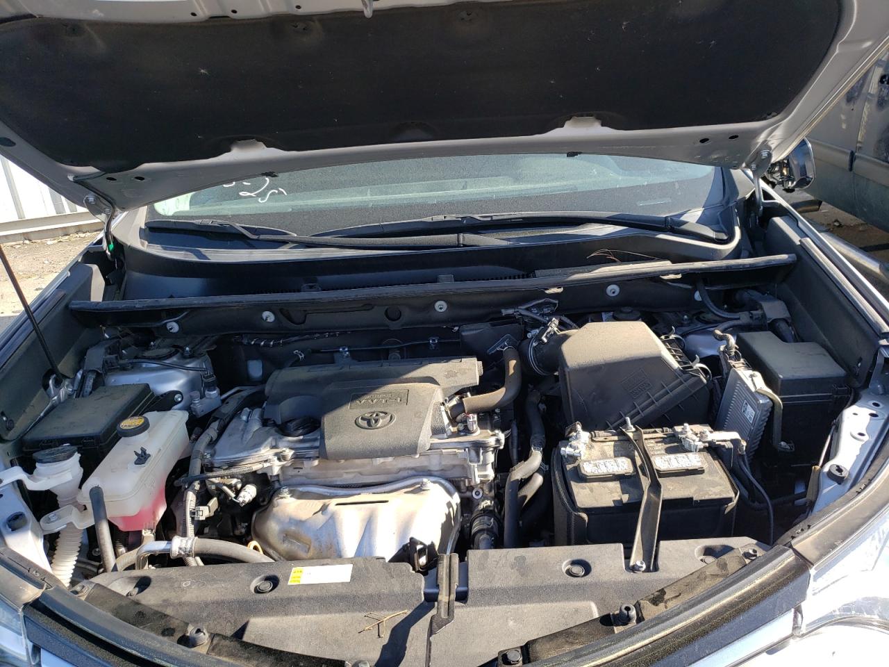 Photo 7 from auction – 2018 TOYOTA RAV4 LE with VIN 2T3ZFREV2JW466850