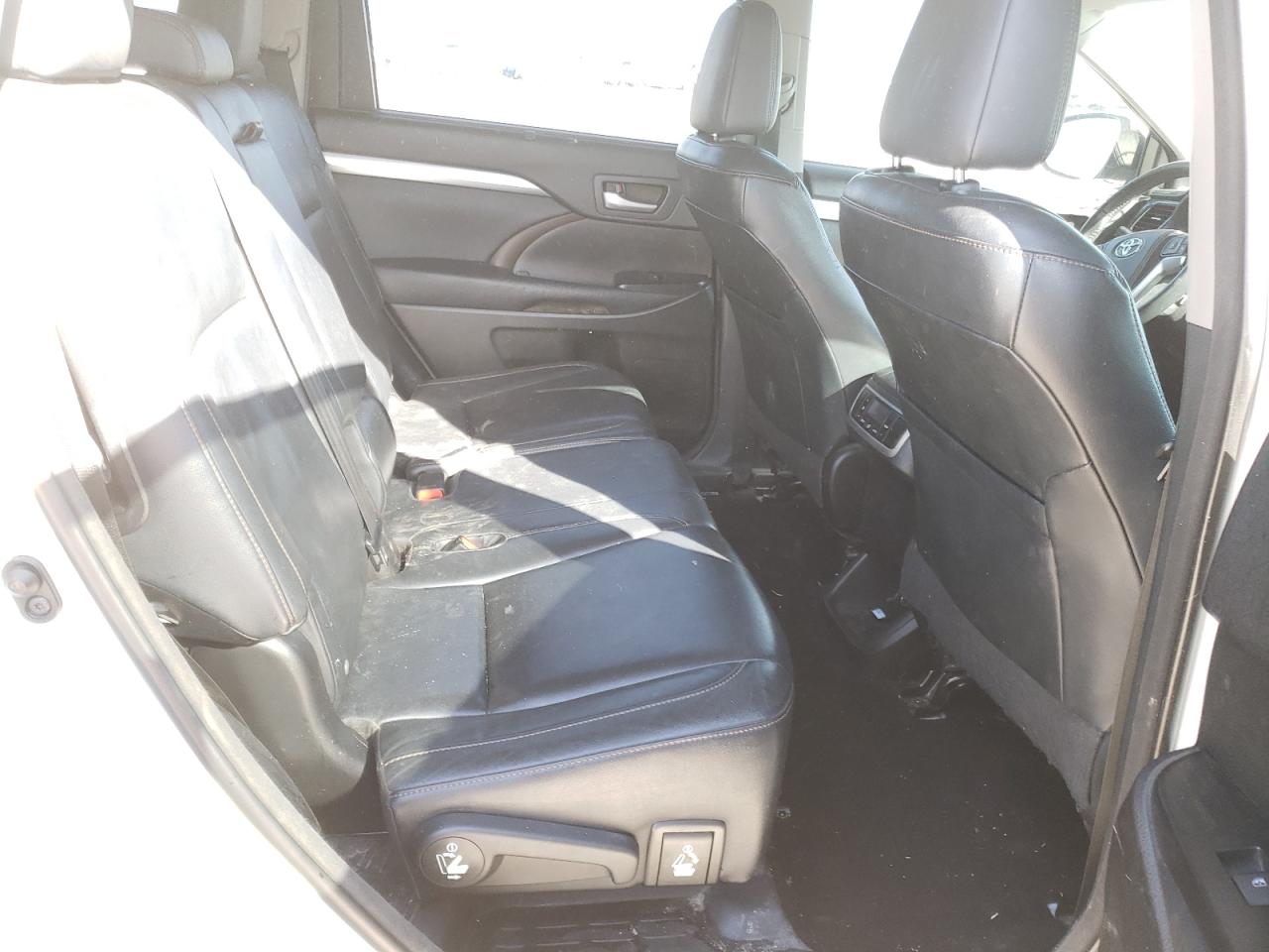 Photo 6 from auction – 2014 TOYOTA HIGHLANDER with VIN 5TDKKRFH4ES019997