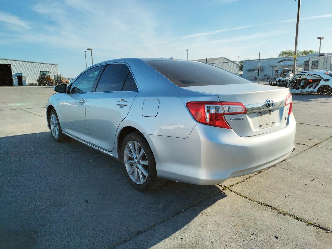 Photo 3 from auction – 2013 TOYOTA CAMRY HYBR with VIN 4T1BD1FK7DU079012