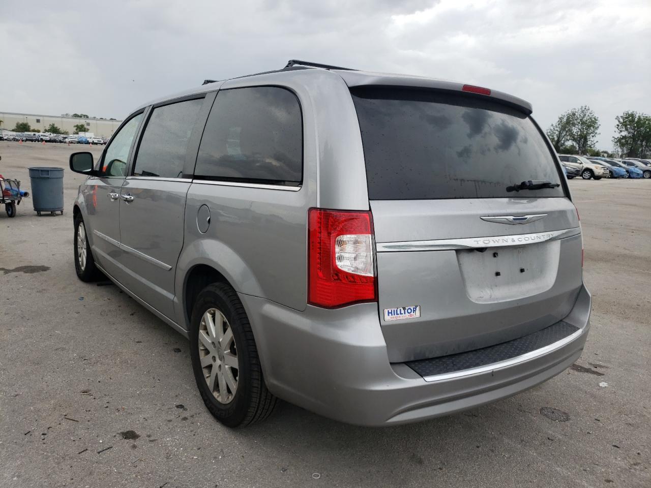 Photo 3 from auction – 2016 CHRYSLER TOWN & COU with VIN 2C4RC1BG5GR253300