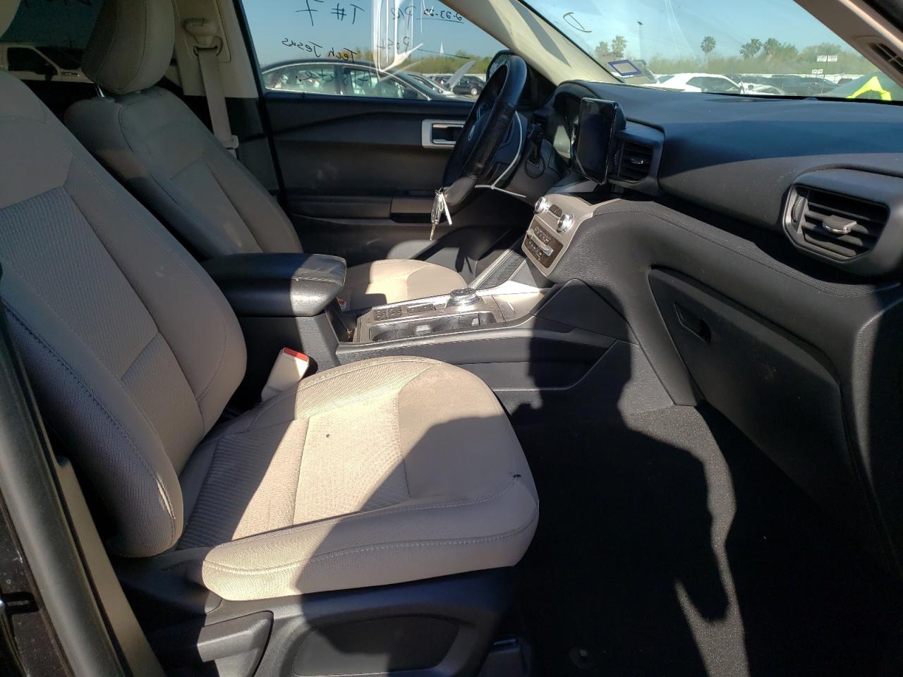 Photo 5 from auction – 2020 FORD EXPLORER with VIN 1FMSK7BHXLGD16432