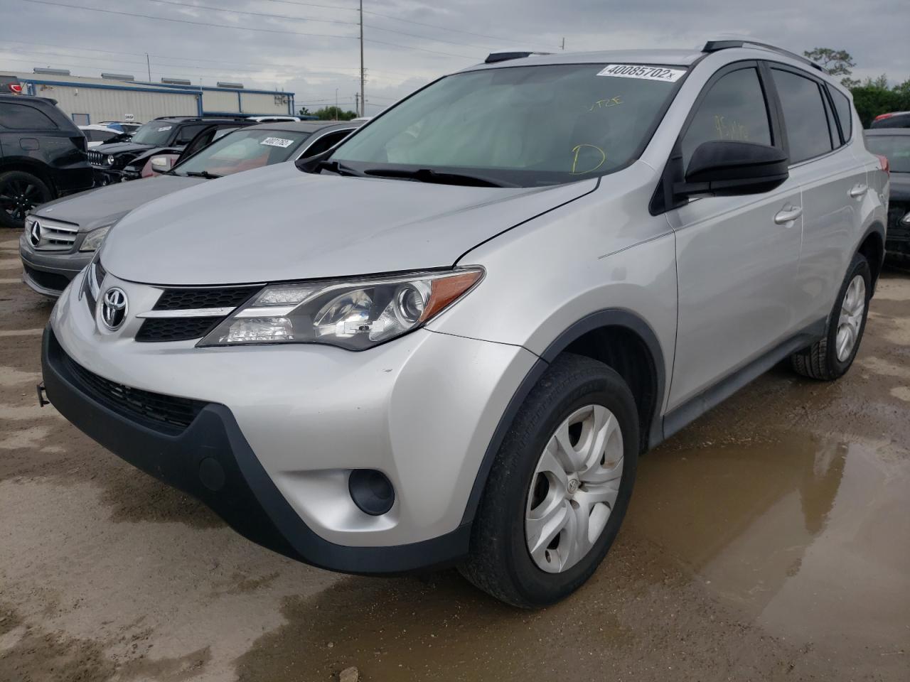 Photo 2 from auction – 2015 TOYOTA RAV4 LE with VIN JTMZFREV0FD078987