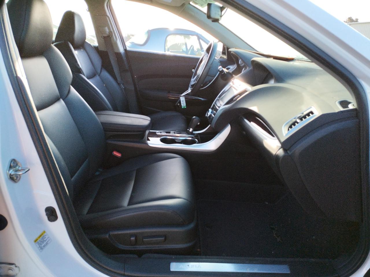 Photo 5 from auction – 2017 ACURA TLX with VIN 19UUB1F33HA002125