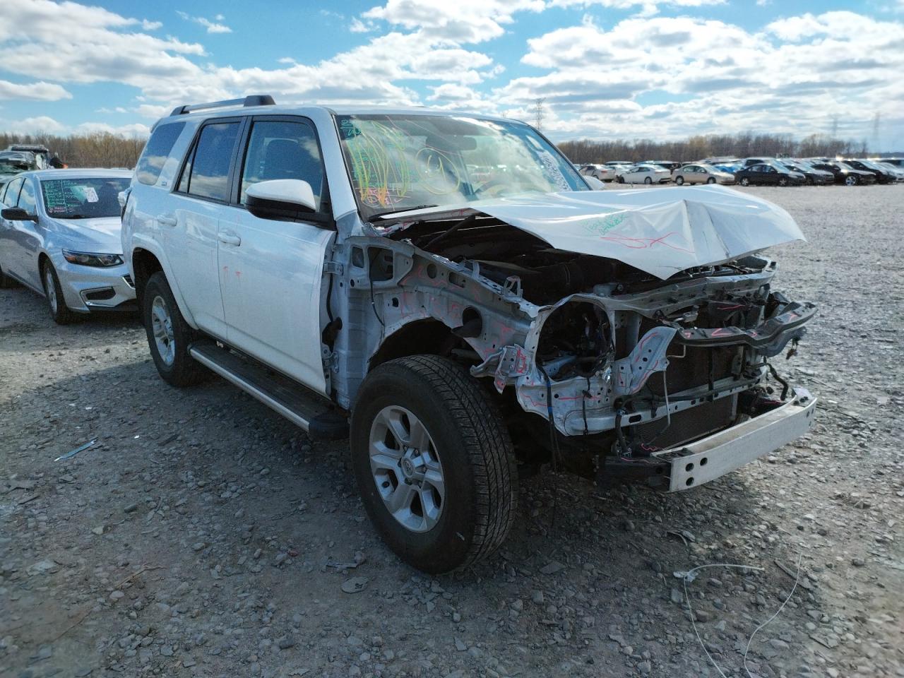 TOYOTA 4RUNNER SR 2019 with VIN JTEZU5JR6K5194637 - Photo from auction