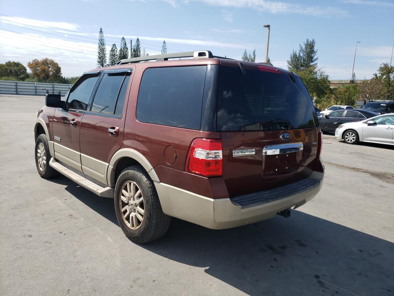 Photo 3 from auction – 2007 FORD EXPEDITION with VIN 1FMFU17507LA52206
