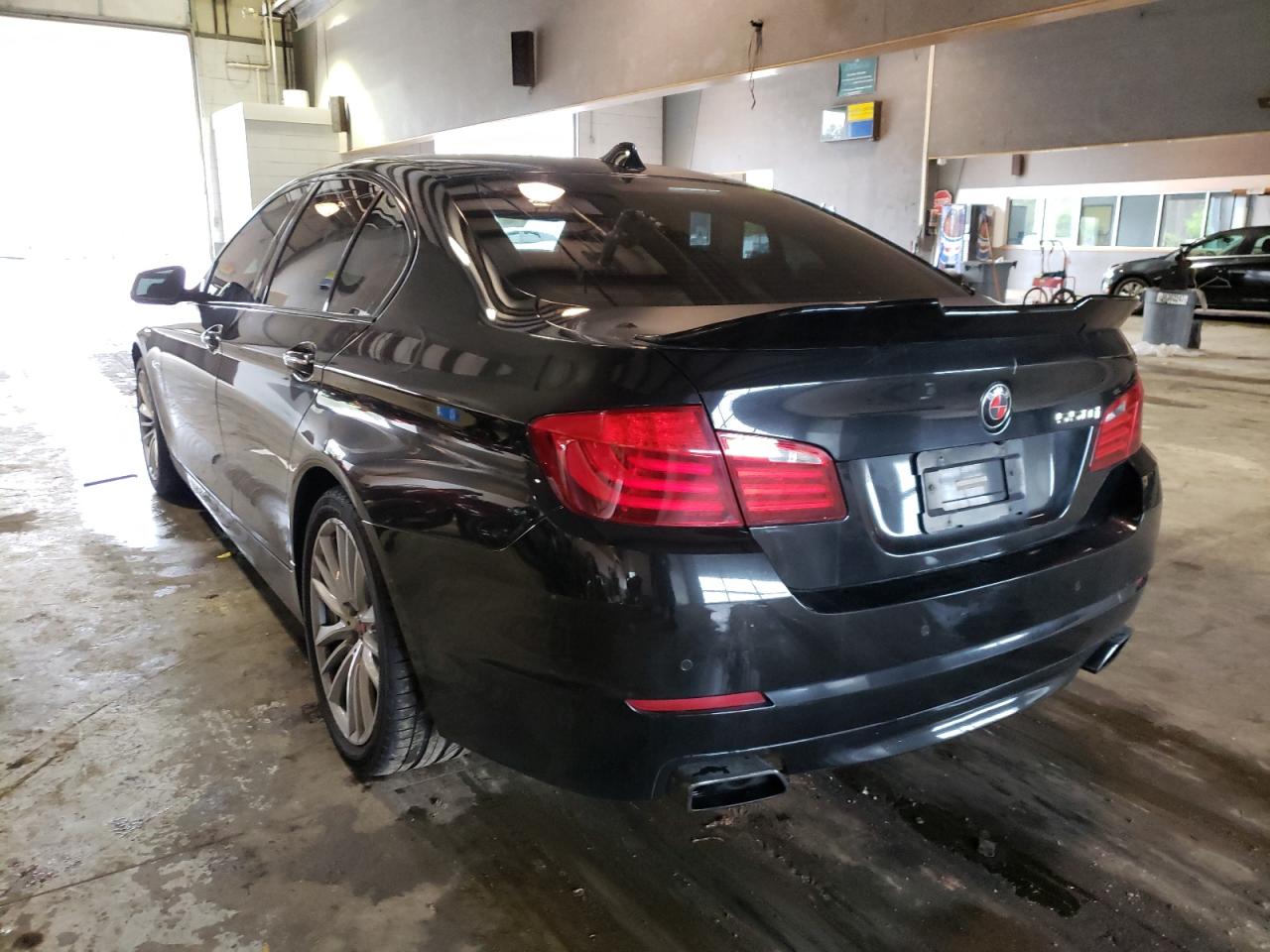Photo 3 from auction – 2011 BMW 550 I with VIN WBAFR9C57BC270336