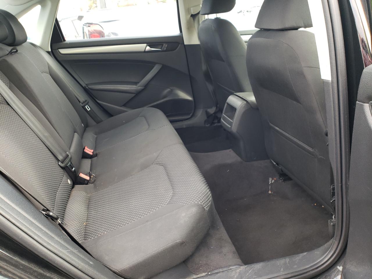 Zdjęcie 6 z aukcji – 2012 VOLKSWAGEN PASSAT S z VIN 1VWAH7A37CC015237