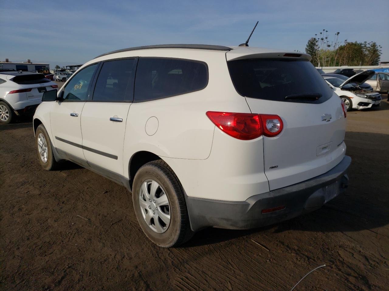 Photo 3 from auction – 2011 CHEVROLET TRAVERSE L with VIN 1GNKVEEDXBJ251342