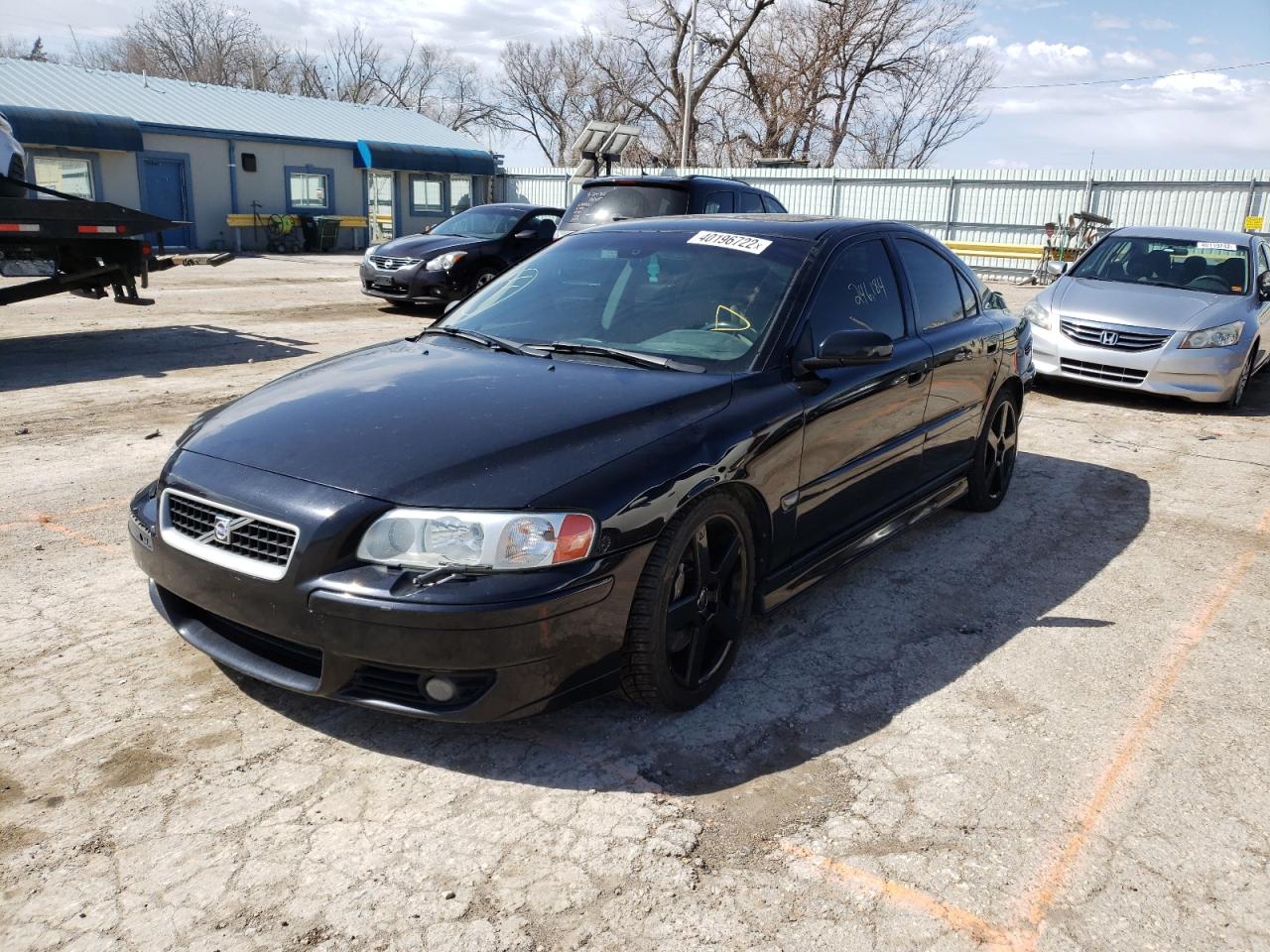 Photo 2 from auction – 2005 VOLVO S60 R with VIN YV1RH527452439005