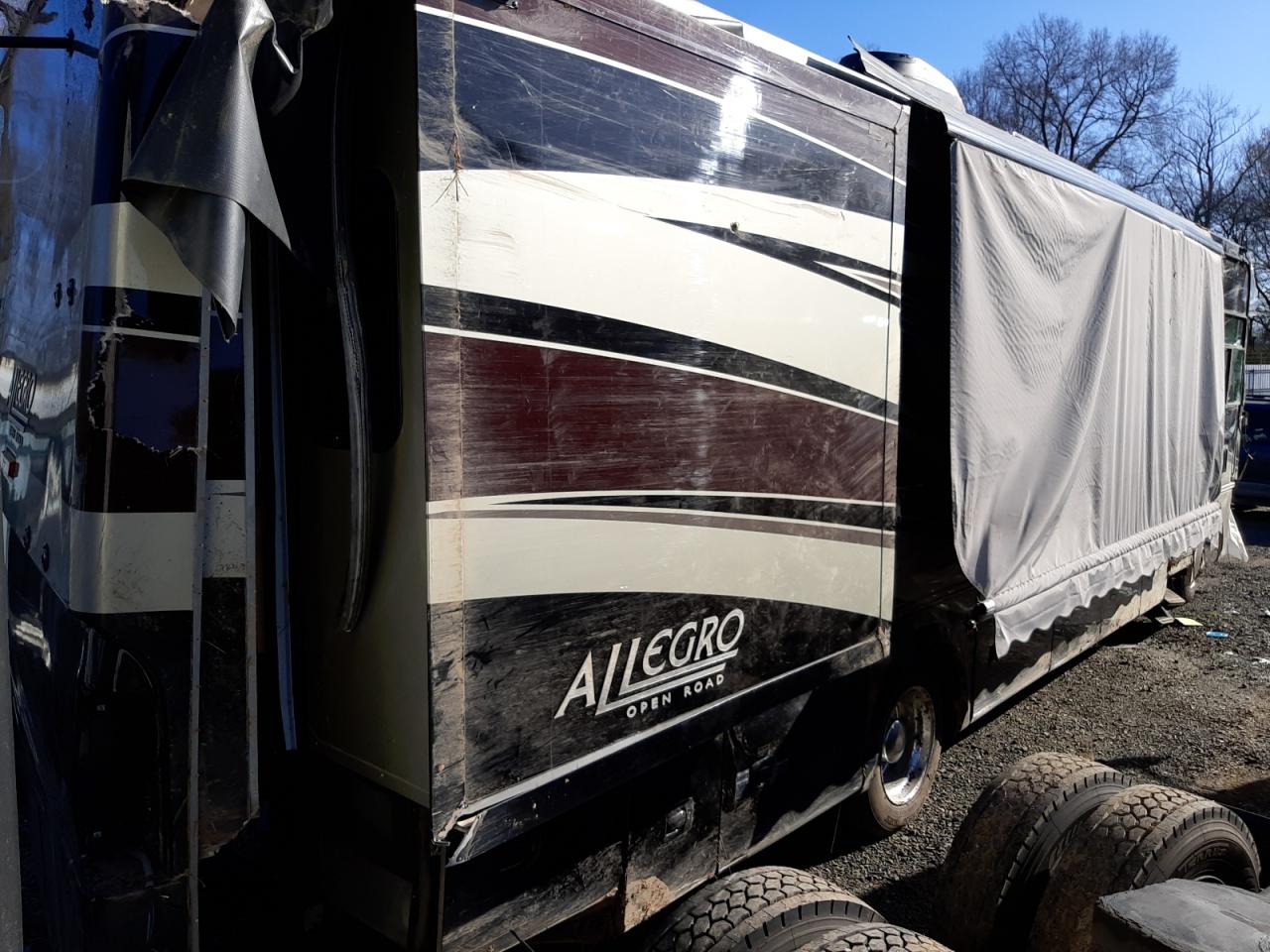 Photo 4 from auction – 2012 FORD F53 with VIN 1F66F5DYXC0A01637