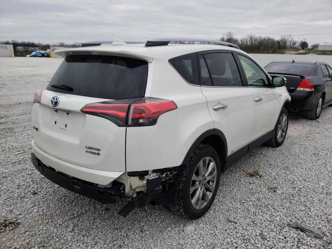 Photo 4 from auction – 2017 TOYOTA RAV4 with VIN JTMDJREV7HD089691