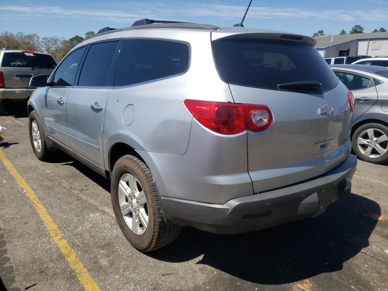 Photo 3 from auction – 2011 CHEVROLET TRAVERSE L with VIN 1GNKRGED1BJ300718